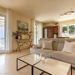 Penthouse Paradiso With Private Pool - Mytouristhome Apartmán