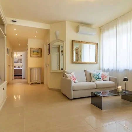 Penthouse Paradiso With Private Pool Apartment Lerici