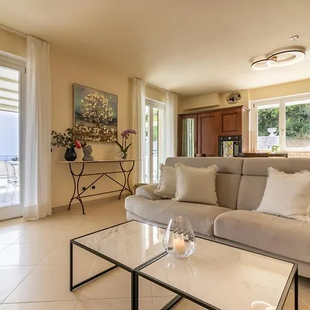Penthouse Paradiso With Private Pool - Mytouristhome Διαμέρισμα