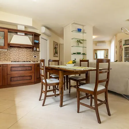 Penthouse Paradiso With Private Pool - Mytouristhome *